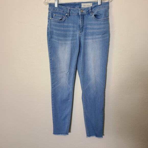 Vince Camuto  Jeans Light Wash Slim Fit Raw Hem Soft Denim Whisker Fade 6 - Picture 2 of 10